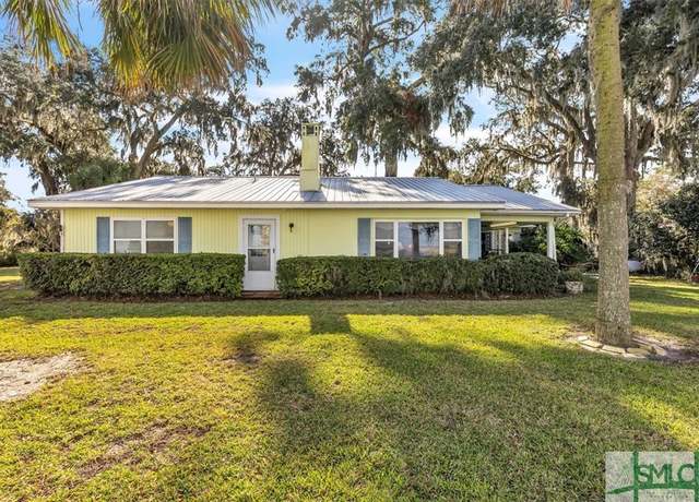 Property at 523 Hickory Bluff Dr, Waverly, GA 31565, 3 beds, 2 baths