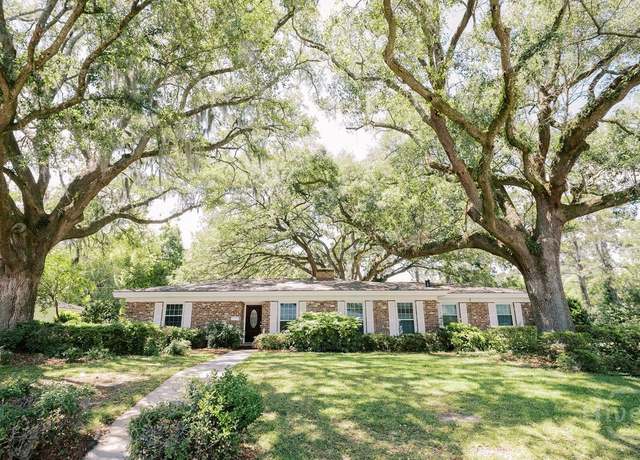 Property at 1 Broadmoor Cir, Savannah, GA 31406, 3 beds, 2 baths
