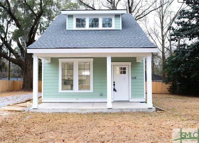 Property at 1229 E 69th St, Savannah, GA 31404, 3 beds, 2.5 baths