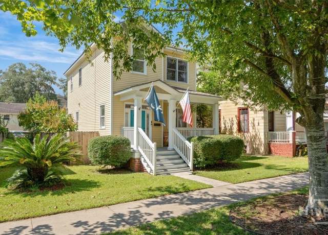 Property at 829 E Duffy St, Savannah, GA 31401, 3 beds, 2.5 baths