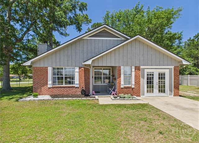 Property at 16 E Kenny Dr, Hinesville, GA 31313, 3 beds, 2 baths