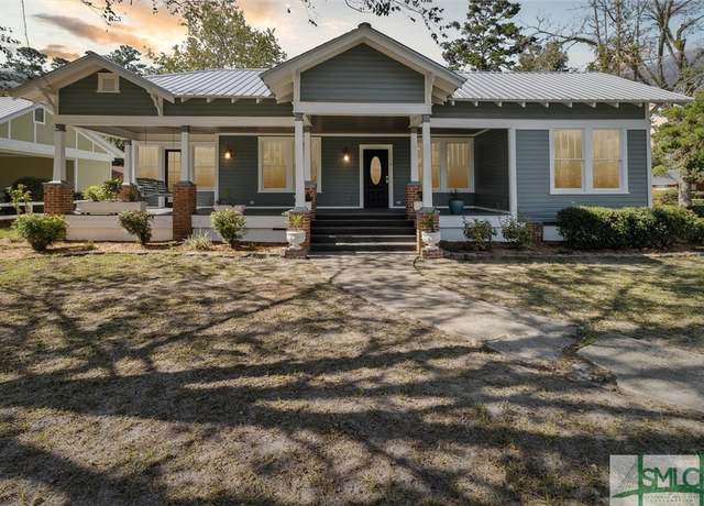 Property at 318 E Bay St, Jesup, GA 31546, 3 beds, 2 baths