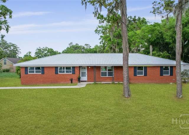 Property at 703 Wayne St, Darien, GA 31305, 5 beds, 2.5 baths