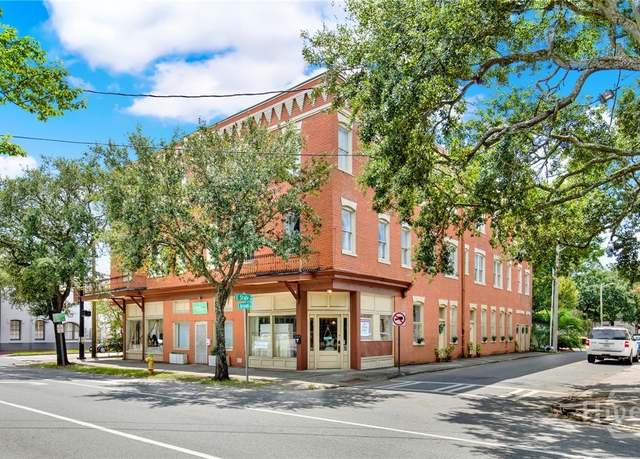 Property at 125 E Broad St Unit 2D, Savannah, GA 31401, 2 beds, 1 bath
