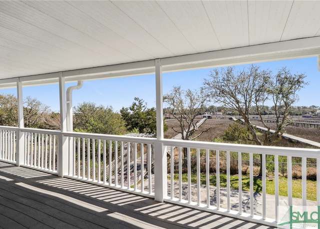 Property at 141 Runner Rd, Savannah, GA 31410, 5 beds, 3 baths