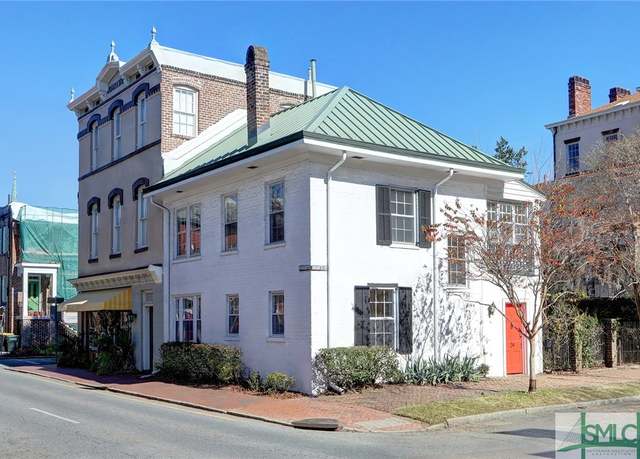 Property at 24 W Wayne St, Savannah, GA 31401, 3 beds, 2.5 baths