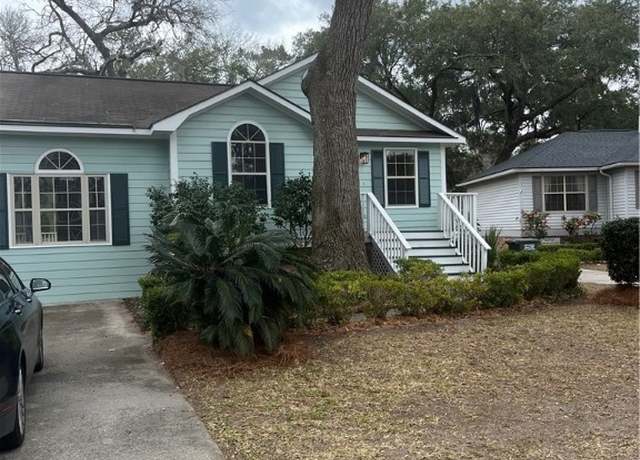 Property at 25 South Lake Dr, Savannah, GA 31410, 3 beds, 2 baths