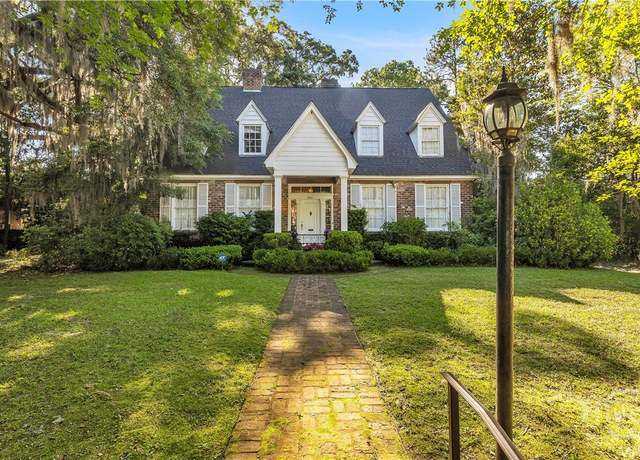 Property at 905 Goebel Ave, Savannah, GA 31404, 4 beds, 2.5 baths