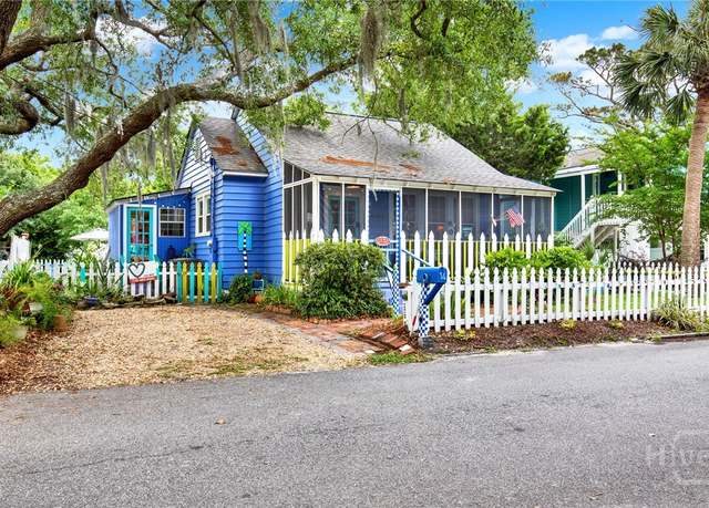 Property at 14 Bright St, Tybee Island, GA 31328, 2 beds, 1 bath