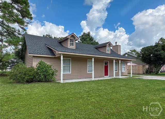 Property at 1040 Varnedoe St, Hinesville, GA 31313, 3 beds, 2 baths