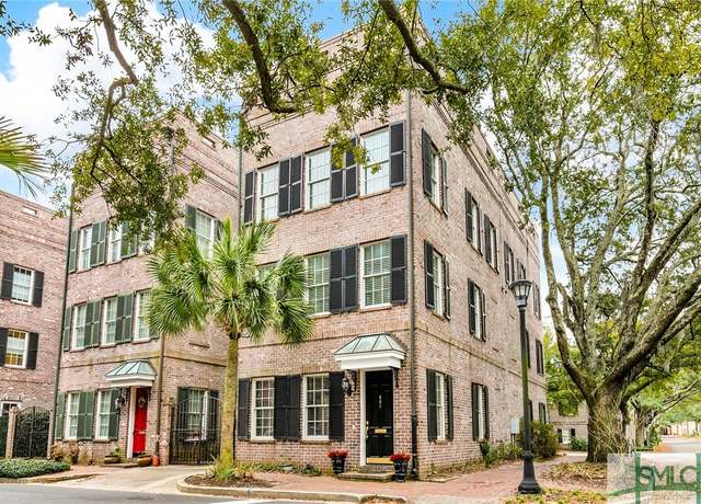 Property at 401 E Hull St, Savannah, GA 31401, 3 beds, 2.5 baths