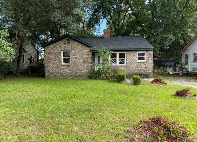 Property at 405 N Baldwin Cir, Savannah, GA 31405, 6 beds, 2 baths