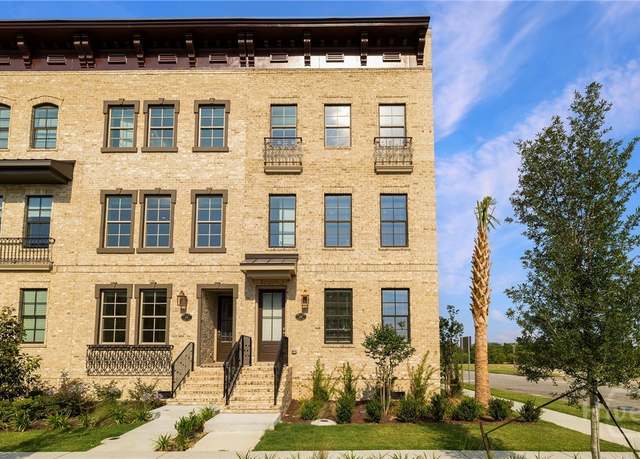 Property at 416 Upper East Ave, Savannah, GA 31401, 2 beds, 2.5 baths