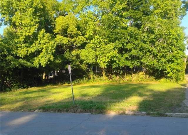 Property at 1806 Le Grand St, Savannah, GA 31401