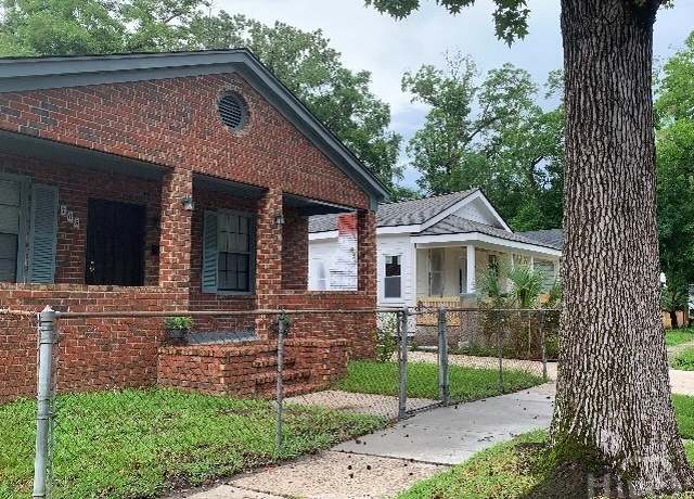 Property at 708 E 32nd St, Savannah, GA 31401, 3 beds, 2 baths
