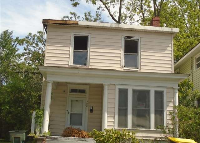 Property at 708 E 39th St, Savannah, GA 31401, 4 beds, 2 baths