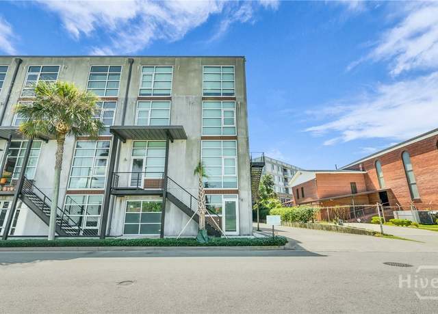 Property at 555 Berrien St Unit C, Savannah, GA 31401, 1 bed, 1.5 baths