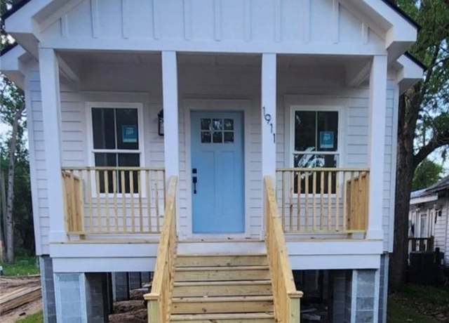 Property at 1911 Essex Ave, Savannah, GA 31405, 2 beds, 2 baths