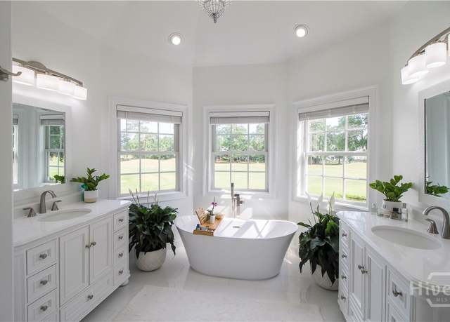 Property at 11 White Oak Blf, Savannah, GA 31405, 4 beds, 3 baths