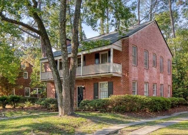 Property at 221 E 56th St, Savannah, GA 31405, 6 beds, 4 baths