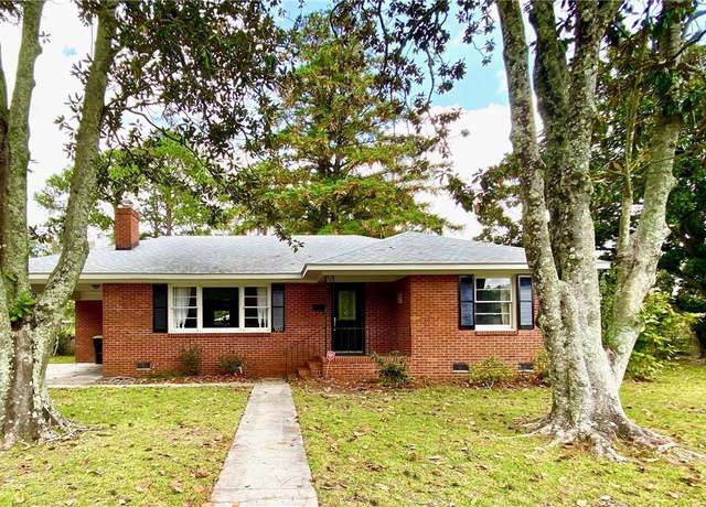 Property at 5524 Reynolds St, Savannah, GA 31405, 3 beds, 2 baths