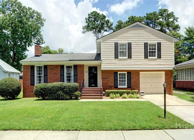 Property at 320 E 53rd St, Savannah, GA 31405, 3 beds, 2.5 baths