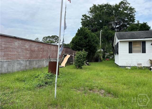 Property at 207 Godsells St, Savannah, GA 31405, 1 bath