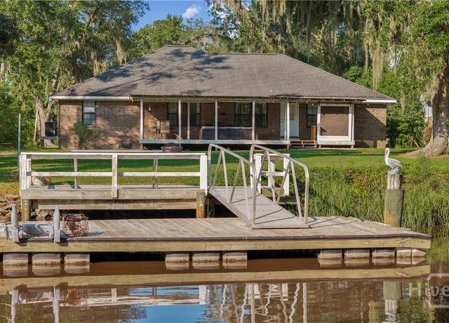 Property at 120 Pinetree Rd, Midway, GA 31320, 3 beds, 2 baths