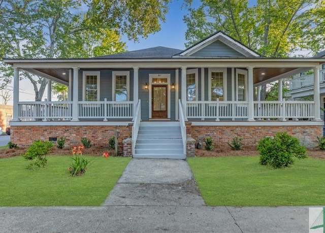Property at 661 E Henry St, Savannah, GA 31401, 4 beds, 2 baths
