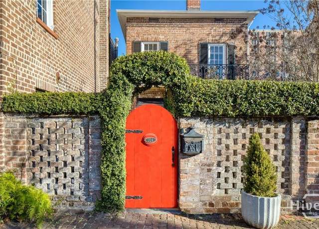 Property at 224 E Gordon St, Savannah, GA 31401, 2 beds, 2 baths