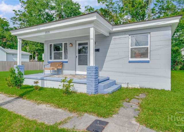 Property at 1515 Vine St, Savannah, GA 31401, 3 beds, 1 bath