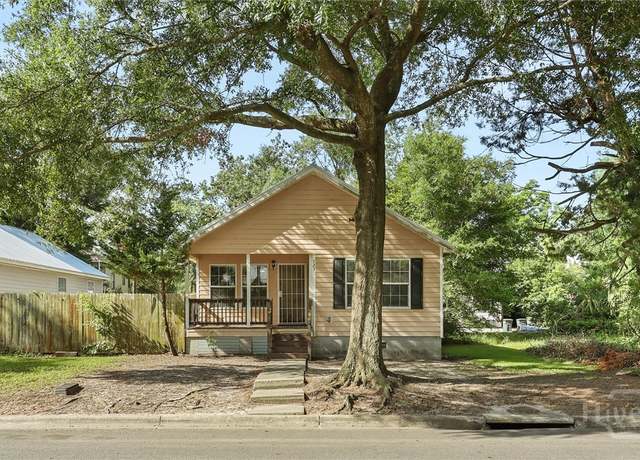 Property at 725 E 34th St, Savannah, GA 31401, 4 beds, 2 baths