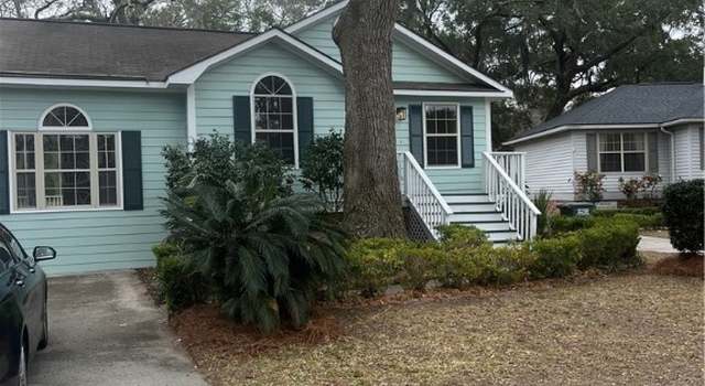 Photo of 25 South Lake Dr, Savannah, GA 31410