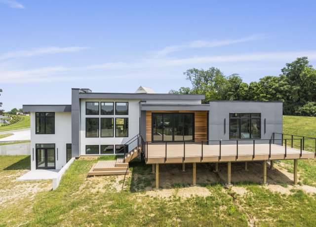 Property at 5090 Bella Vista Dr, Cold Spring, KY 41076, 4 beds, 3.5 baths