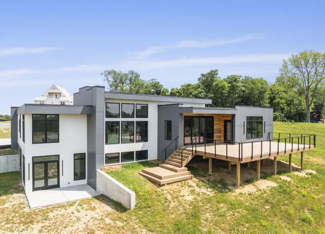 Property at 5090 Bella Vista Dr, Cold Spring, KY 41076, 4 beds, 3.5 baths
