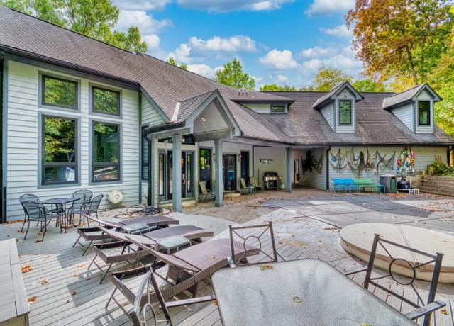 Property at 6099 Cabin Creek East Dr, Cold Spring, KY 41076, 3 beds, 2.5 baths