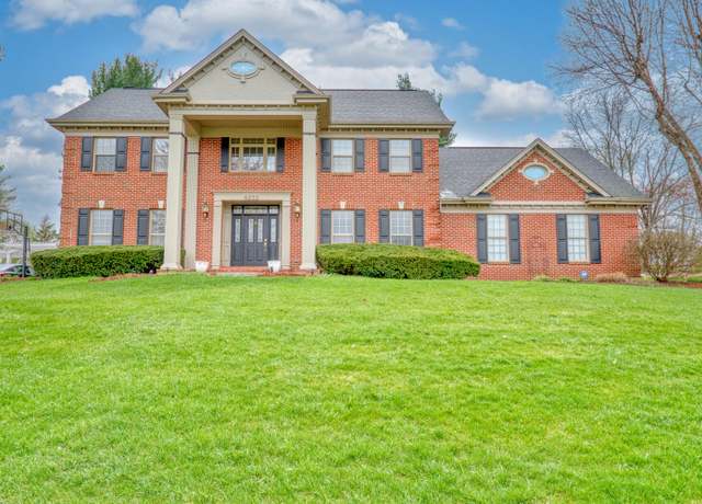 Property at 8232 Woodcreek Dr, Florence, KY 41042, 5 beds, 3.5 baths