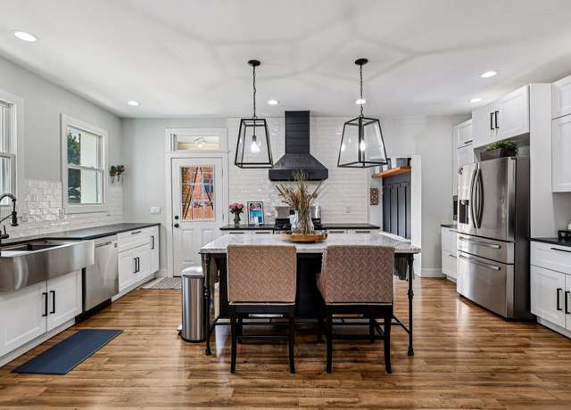 Property at 226 Poplar St, Bellevue, KY 41073, 3 beds, 2.5 baths