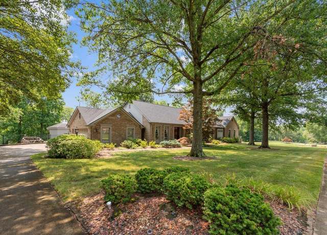 Property at 879 Squire Oaks Dr, Villa Hills, KY 41017, 5 beds, 3.5 baths