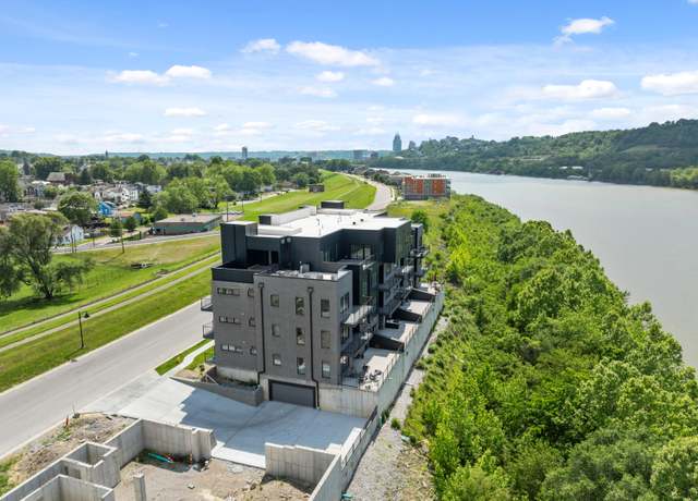 Property at 739 Manhattan Blvd #202, Dayton, KY 41074, 2 beds, 2.5 baths