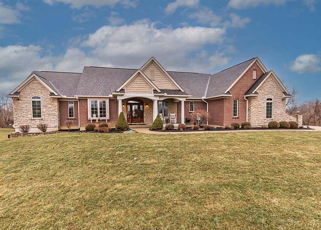 Property at 4944 Holtz Dr, Highland Heights, KY 41076, 3 beds, 2.5 baths