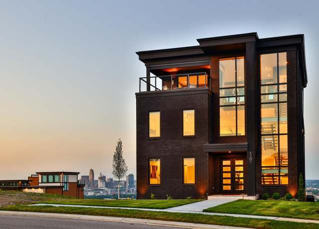 Property at 1200 Vistapointe Dr, Covington, KY 41011, 4 beds, 4.5 baths