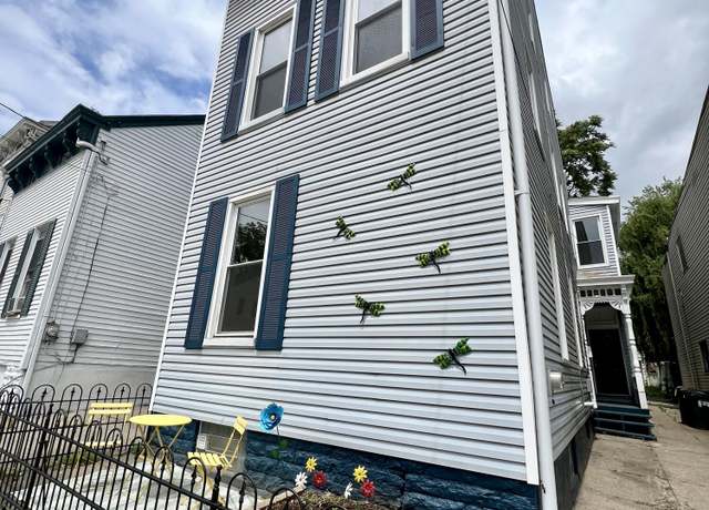Property at 626 W 12th St, Covington, KY 41011, 4 beds, 2 baths