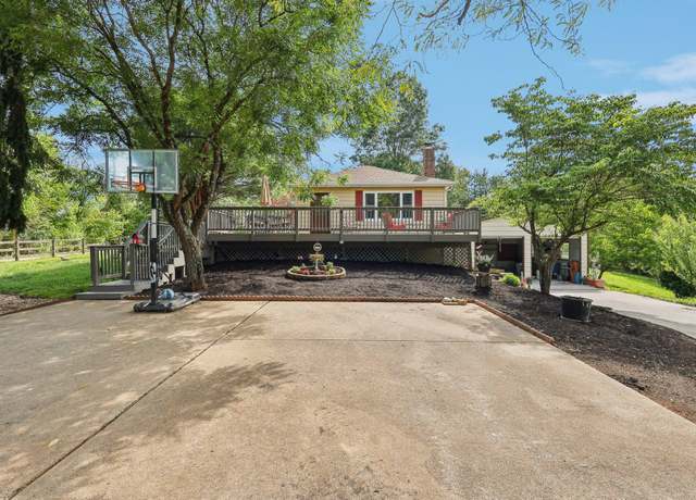 Property at 3042 Sugar Camp Rd, Covington, KY 41017, 3 beds, 2 baths