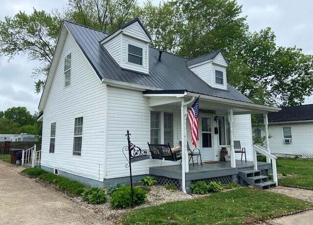 Property at 630 E 2nd St, Augusta, KY 41002, 2 beds, 1 bath