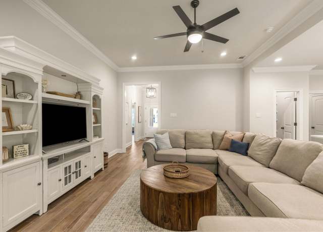 Property at 124 Apollo Ave, Freeport, FL 32439, 3 beds, 2 baths