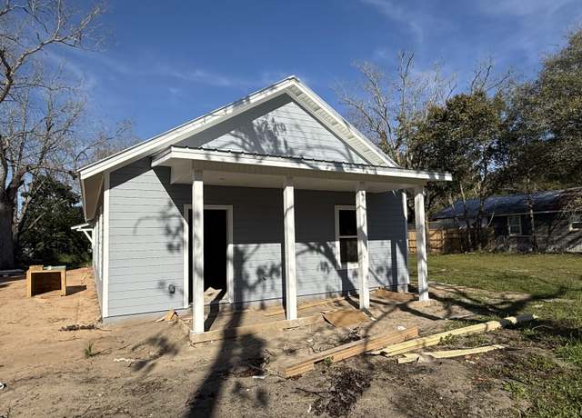 Property at 874 W Orange Ave, FL 32435, 3 beds, 2 baths
