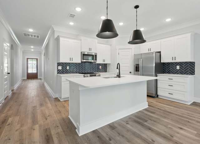 Property at 4200 Ida Coon Cir, Niceville, FL 32578, 4 beds, 2 baths