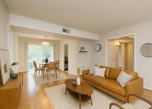 Property at 104 Country Club Dr #104, Niceville, FL 32578, 2 beds, 2 baths