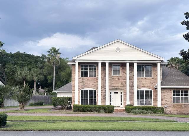 Property at 70 E Country Club Dr, Destin, FL 32541, 4 beds, 3.5 baths